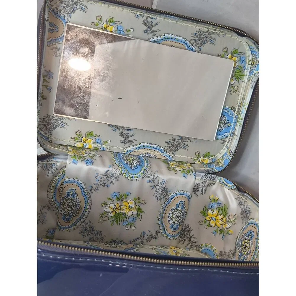 Vintage train case this item